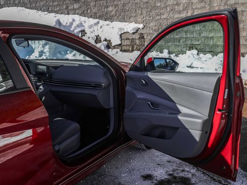 Used 2023 Hyundai Elantra SEL w/ Cargo Package image 15