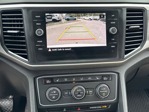 Used 2020 Volkswagen Atlas Cross Sport SE w/ Panoramic Sunroof Package image 11