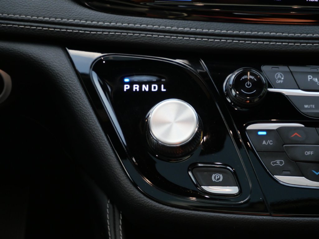 Used 2025 Chrysler Pacifica Limited FWD image 19