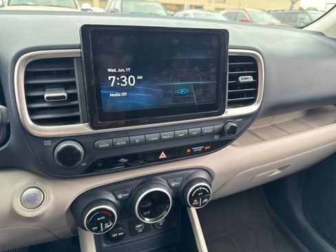 Used 2021 Hyundai Venue FWD image 8