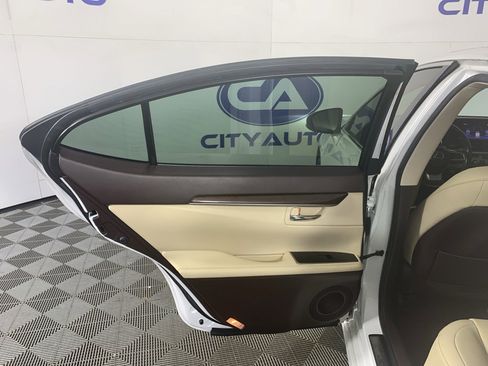 Used 2016 Lexus ES 350 w/ Premium Package w/Wood Trim image 31