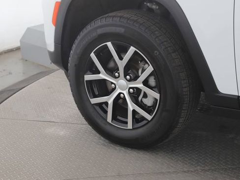 Used 2025 Jeep Grand Cherokee Limited image 13