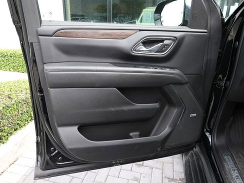 Used 2023 Chevrolet Suburban Premier image 12