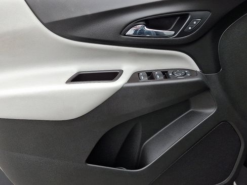 Used 2021 Chevrolet Equinox LS image 12