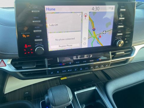 Used 2023 Toyota Sienna Platinum image 20