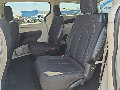 Used 2023 Chrysler Voyager LX FWD image 14