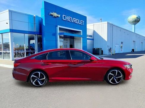 Used 2018 Honda Accord Sport image 2