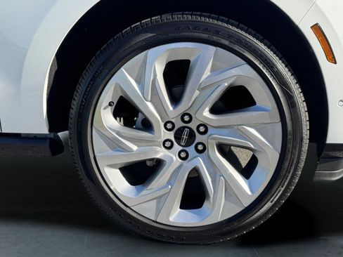 Used 2025 Lincoln Navigator Reserve image 45