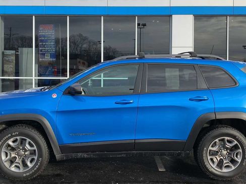 Used 2019 Jeep Cherokee Trailhawk w/ Cold Weather Group image 5
