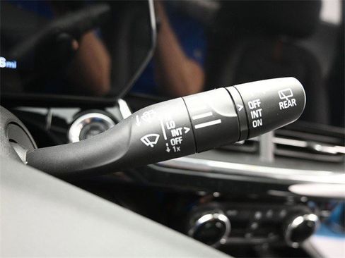 Certified 2025 Chevrolet Trax RS w/ Sunroof Package image 13