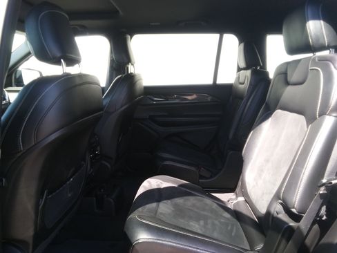 Used 2023 Jeep Grand Cherokee L Laredo image 11