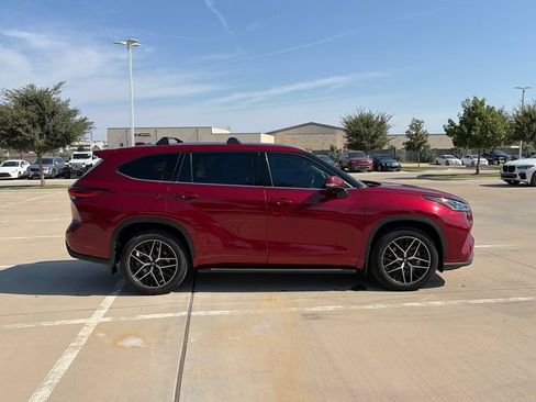 Used 2021 Toyota Highlander Limited FWD image 9