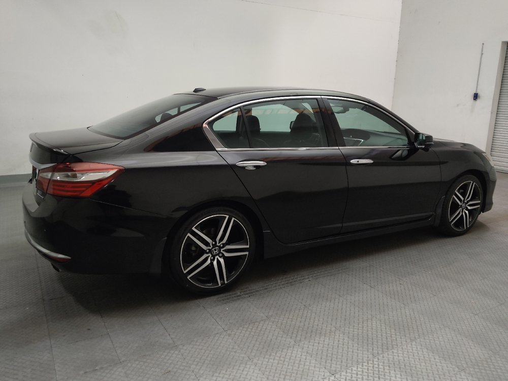 Used 2017 Honda Accord Touring image 10