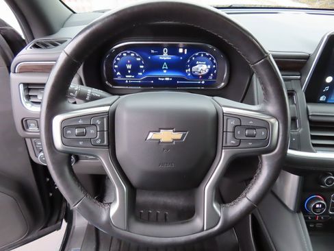 Certified 2022 Chevrolet Suburban LT w/ LT Signature Package image 14