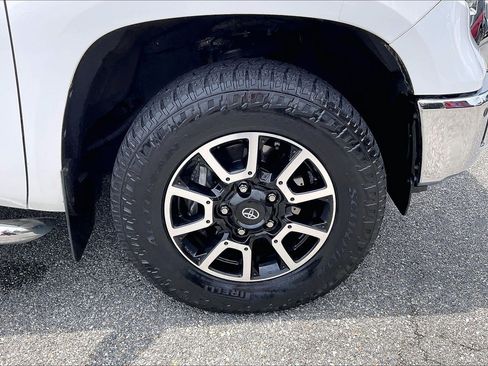 Used 2019 Toyota Tundra Limited w/ Limited Premium Package AWD/4WD image 9