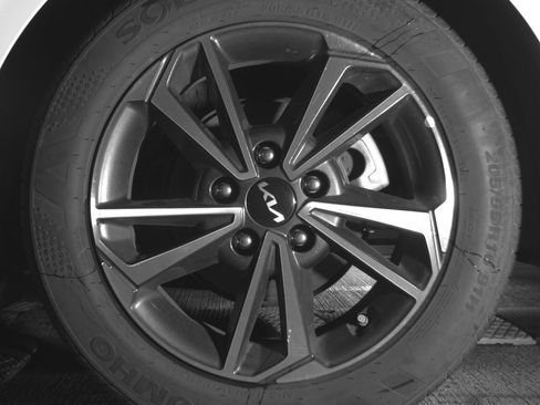 Used 2024 Kia Forte LXS FWD image 19