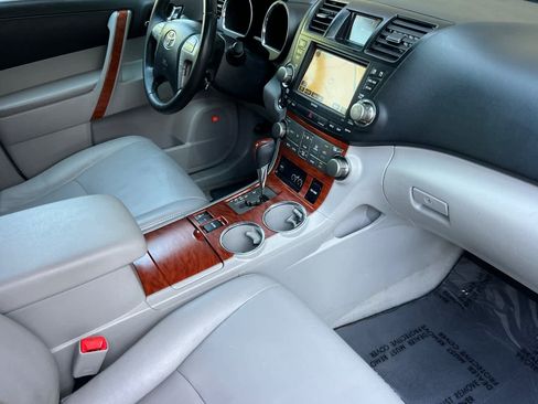 Used 2010 Toyota Highlander Limited AWD/4WD image 17