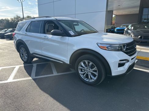 Used 2023 Ford Explorer XLT w/ Equipment Group 202A image 2