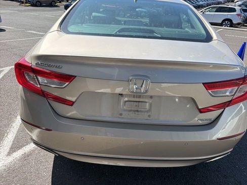 Used 2018 Honda Accord Touring image 7