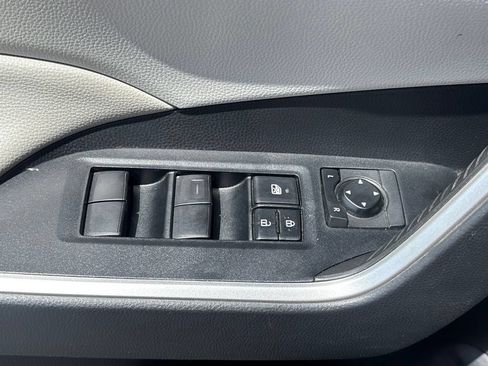 Used 2019 Toyota RAV4 XLE w/ Convenience Package AWD/4WD image 8