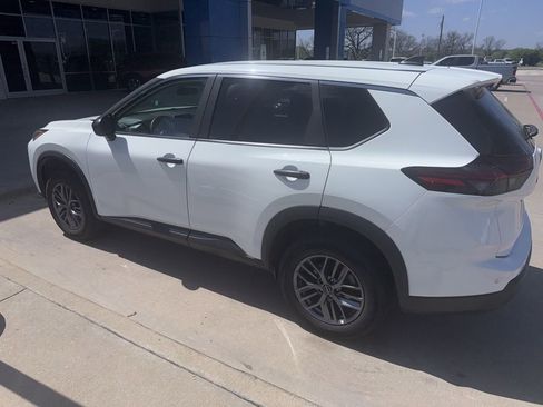 Used 2024 Nissan Rogue S image 2