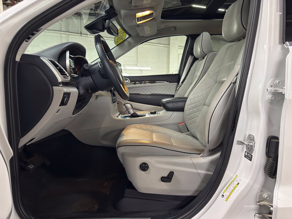 Used 2021 Jeep Grand Cherokee Summit AWD/4WD image 18