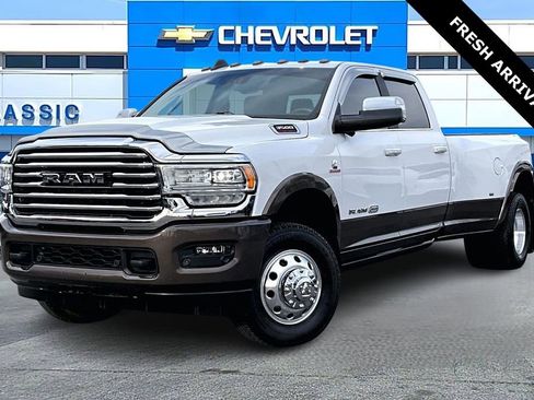 Used 2019 RAM 3500 Limited w/ Max Tow Package image 3