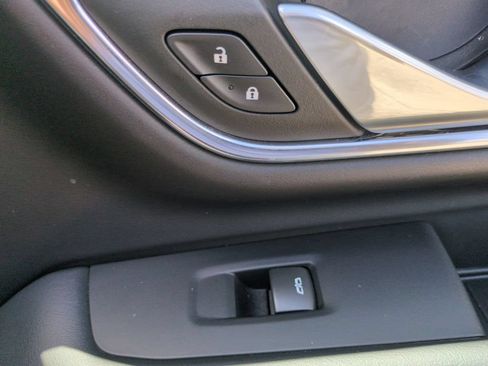 Used 2023 GMC Yukon XL SLT w/ SLT Premium Package RWD image 33