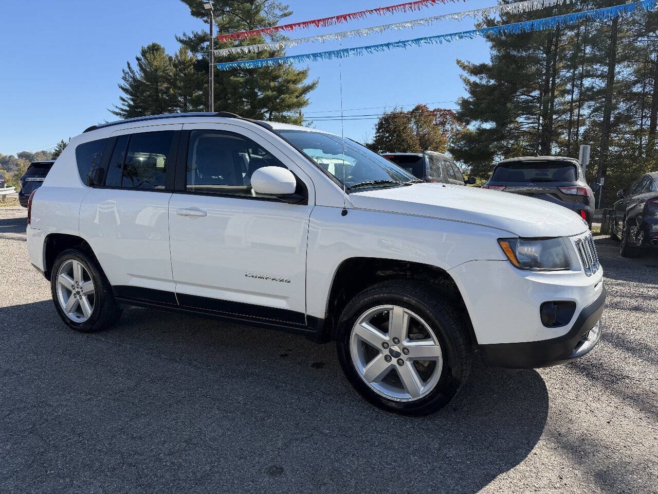 Used 2014 Jeep Compass Latitude AWD/4WD image 3