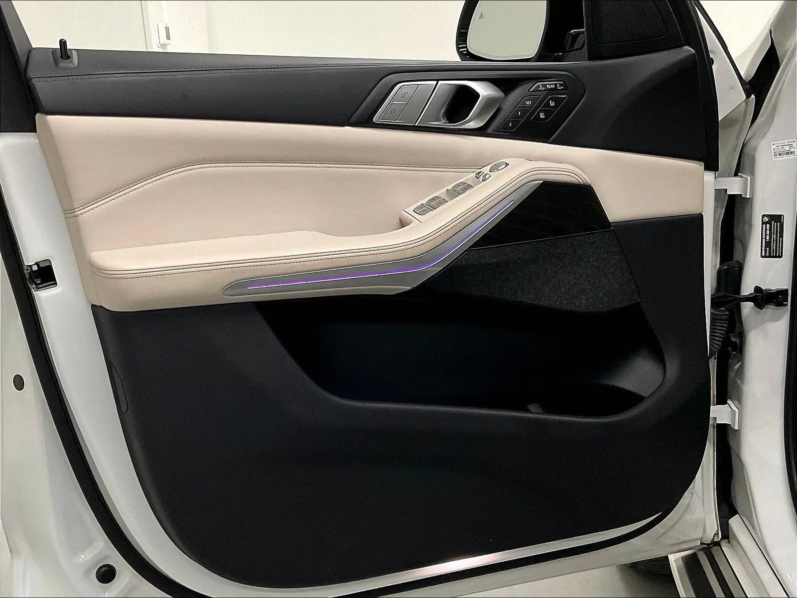 Used 2022 BMW X7 xDrive40i w/ Premium Package AWD/4WD image 17