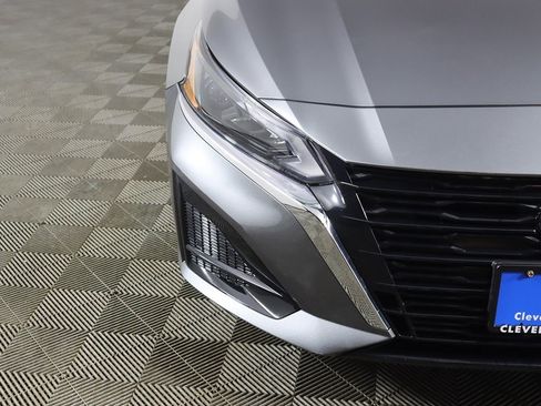 Used 2023 Nissan Altima 2.5 SV w/ SV Premium Package image 13