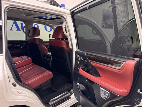 Used 2016 Lexus LX 570 4WD w/ Luxury Package image 16