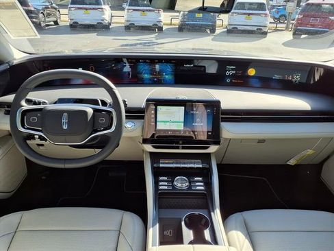 New 2026 Lincoln Nautilus Premier image 6