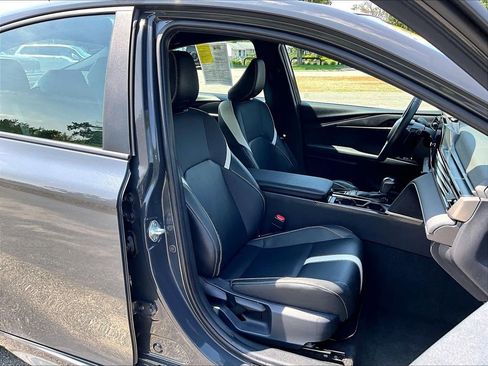Used 2025 Toyota Camry SE FWD image 11