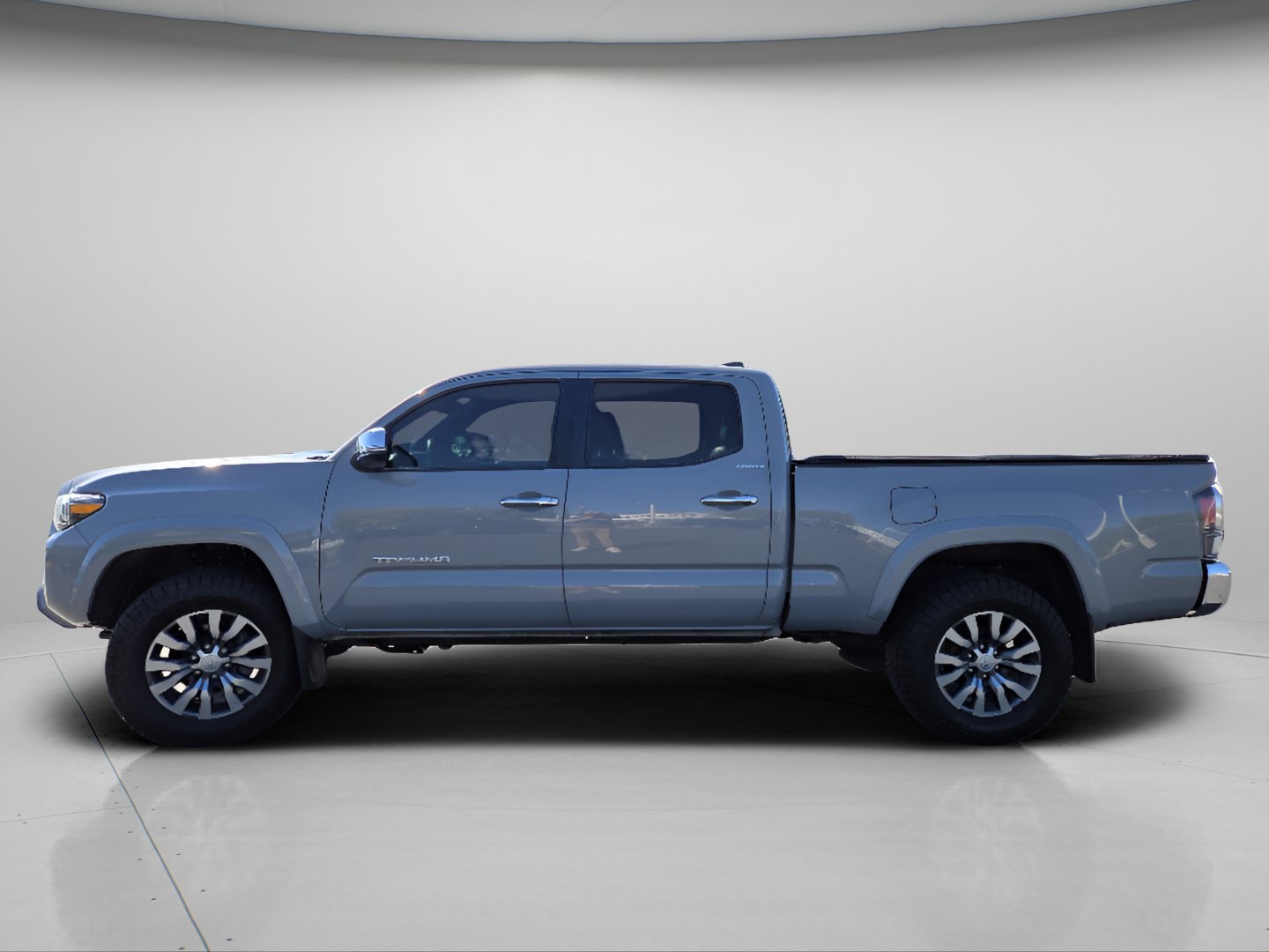 Used 2021 Toyota Tacoma Limited AWD/4WD image 22