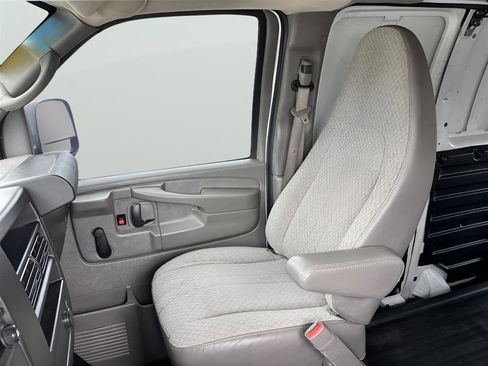 Used 2010 Chevrolet Express 2500 Extended image 13