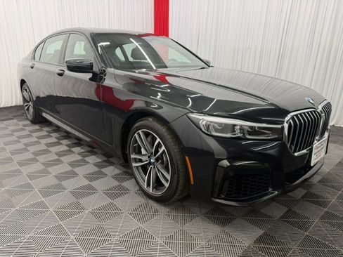 Used 2022 BMW 750i xDrive w/ Executive Package AWD/4WD image 2