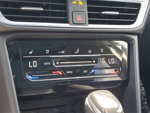 New 2025 Volkswagen Taos SEL image 30