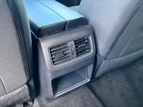 Used 2024 Nissan Rogue S FWD image 10
