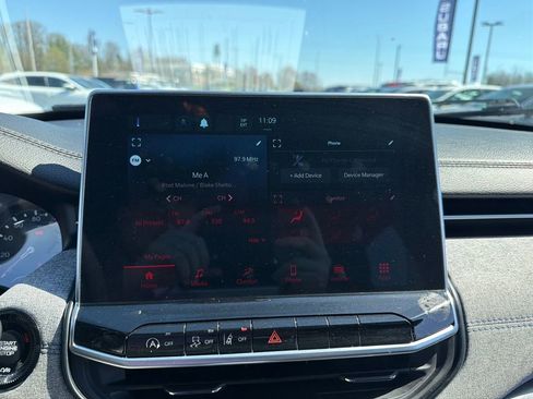 Used 2024 Jeep Compass Latitude image 19