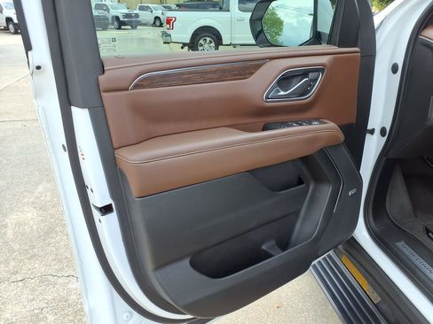Used 2022 Chevrolet Suburban High Country w/ Max Trailering Package AWD/4WD image 19
