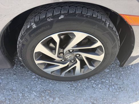 Used 2018 Honda Civic EX image 12