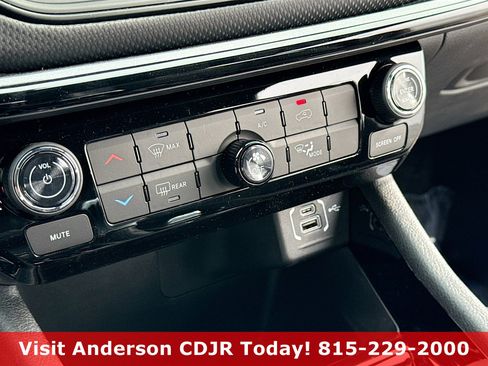 New 2026 Jeep Compass Latitude image 11