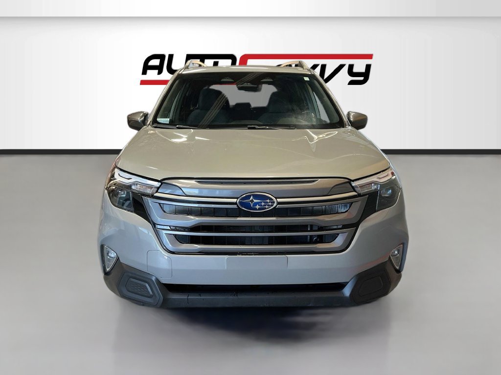 Used 2025 Subaru Forester Premium AWD/4WD image 2