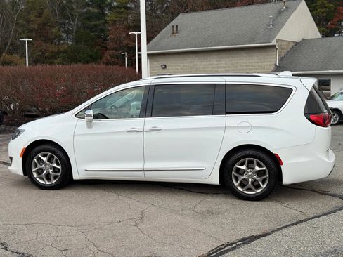 Used 2018 Chrysler Pacifica Limited image 9