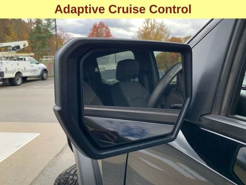 Used 2023 Chevrolet Colorado Trail Boss w/ Technology Package image 8