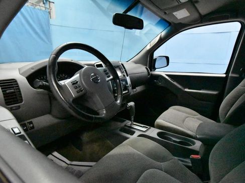 Used 2017 Nissan Frontier SV w/ SV Value Truck Package AWD/4WD image 2