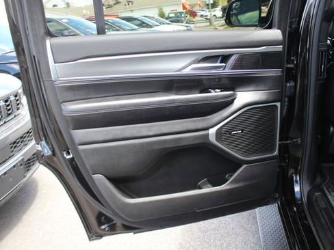 Used 2023 Jeep Wagoneer Series II AWD/4WD image 24