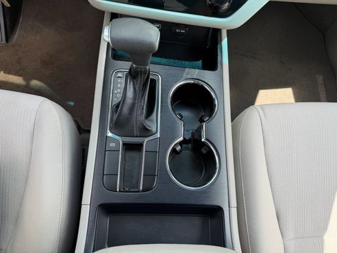 Used 2019 Kia Sedona LX FWD image 30