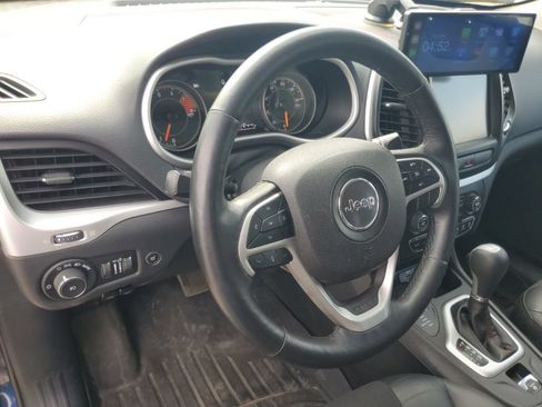 Used 2018 Jeep Cherokee Trailhawk w/ Comfort/Convenience Group AWD/4WD image 10